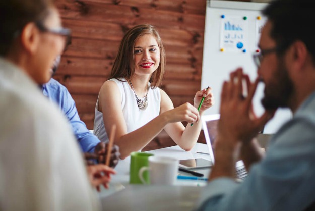 happy manager looking colleague during conversation | Tips For Dealing With Difficult People Without Turning Into One | dealing with difficult people