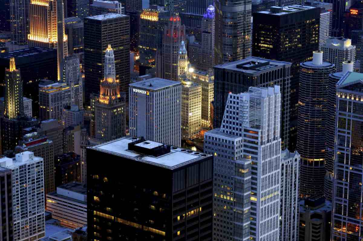 chicago IL buildings | Biggest Reasons People Pursue Commercial Real Estate Careers